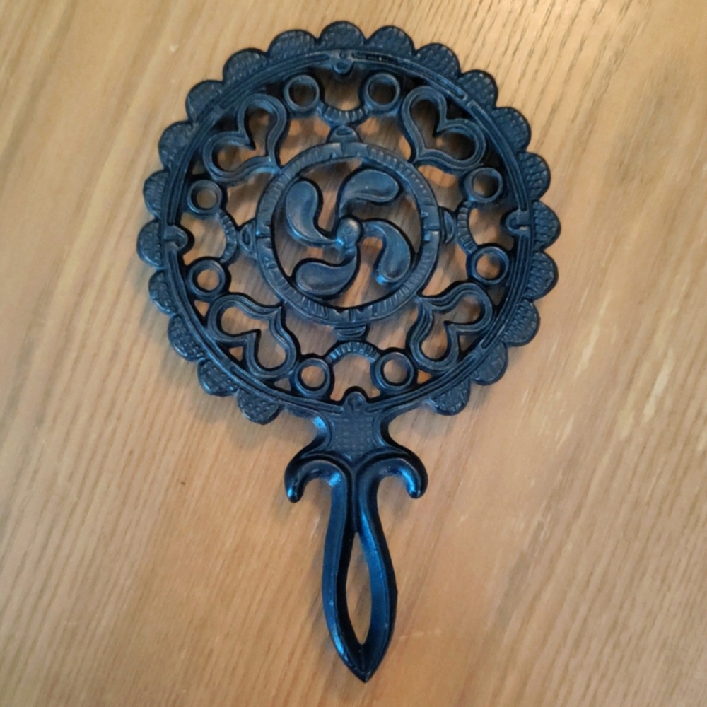Cast iron trivet